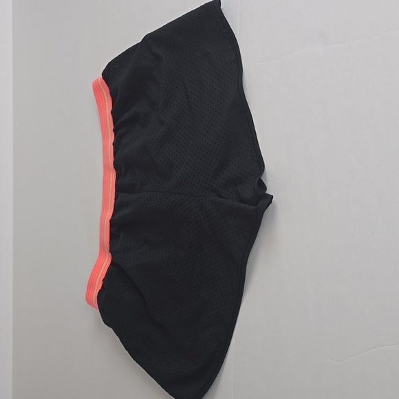 Women's  Under Armour  Shorts - Picture 6 of 6